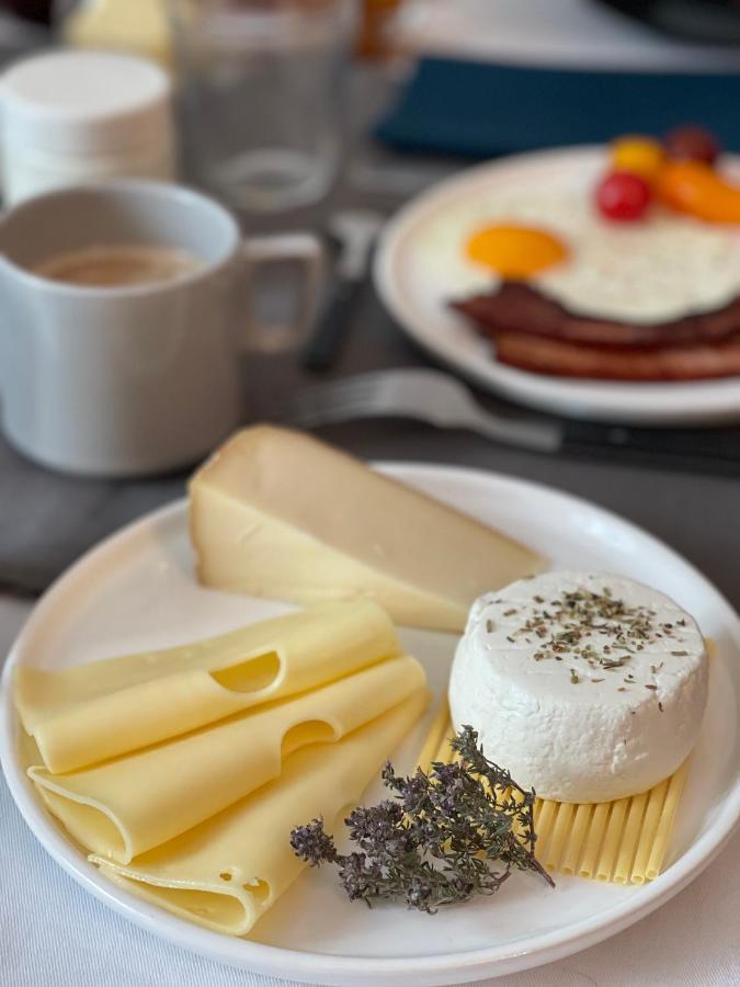 Roubia L'Oiseau Bleu Peacock Bed & Breakfast エクステリア 写真